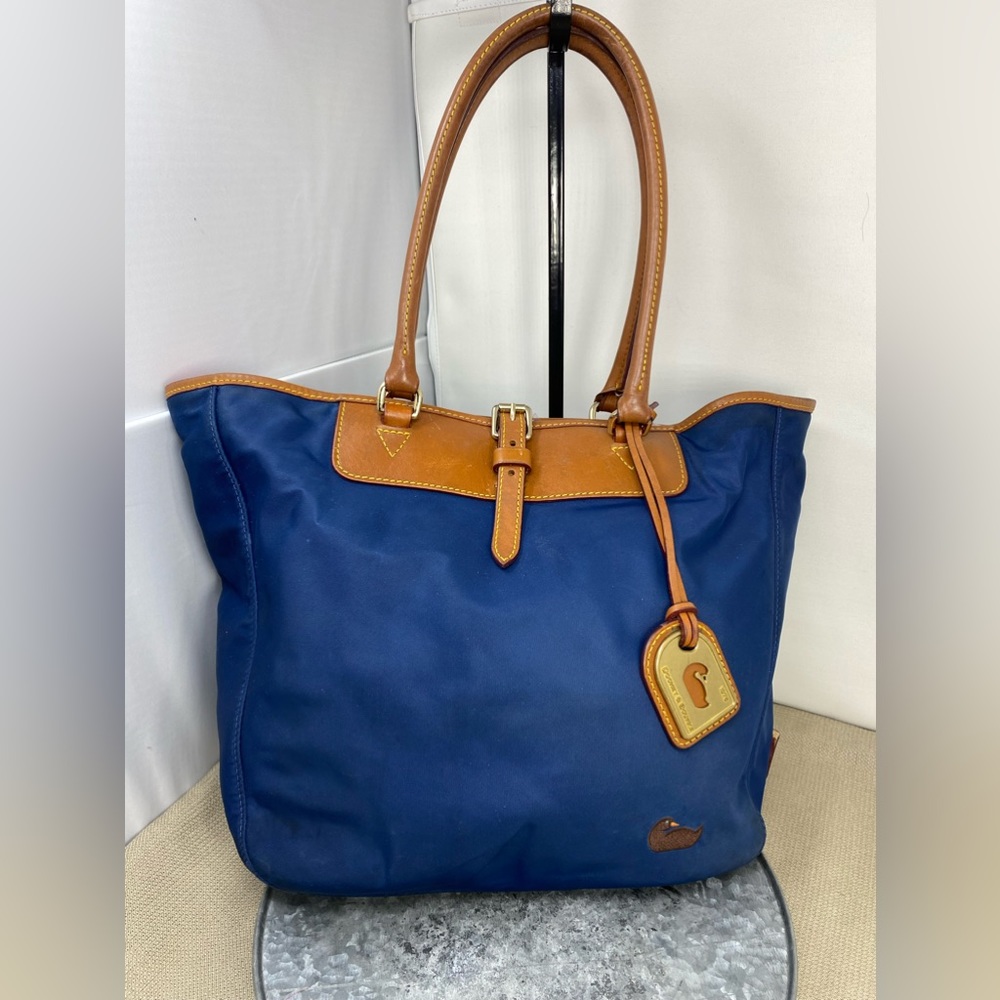 DOONEY & BOURKE NAVY NYLON BUCKLE CLOSURE SATCHEL/TOTE
